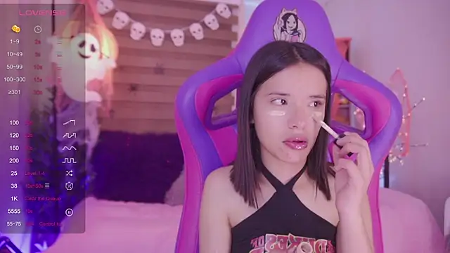 Snapshot of Lana_Dreams_ chatting on October 2025 12:18:01 AM Lana Dreams online show from October 2025 12:18:01 AM