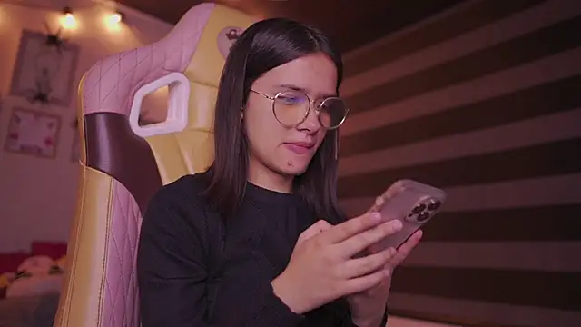 Snapshot of Lana_Dreams_ chatting on October 2025 11:17:02 PM Lana Dreams online show from October 2025 11:17:02 PM