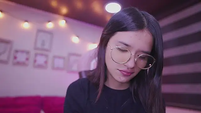 Snapshot of Lana_Dreams_ chatting on November 2025 12:43:01 AM Lana Dreams online show from November 2025 12:43:01 AM