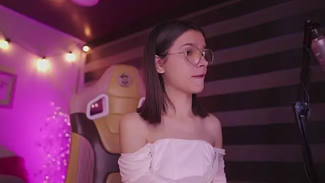 Snapshot of Lana_Dreams_ chatting on November 2025 10:32:02 PM Lana Dreams online show from November 2025 10:32:02 PM