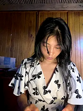 Snapshot of EmLy02 chatting on September 2025 03:44:01 AM EmLy02 online show from September 2025 03:44:01 AM