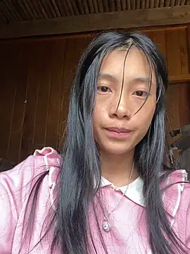 Snapshot of EmLy02 chatting on September 2025 01:43:01 AM EmLy02 online show from September 2025 01:43:01 AM