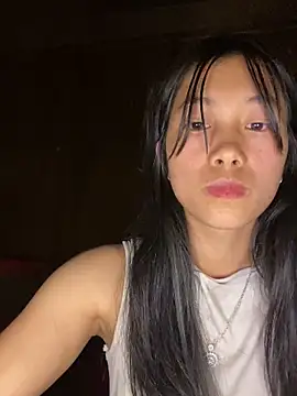 Snapshot of EmLy02 chatting on October 2025 04:02:01 PM EmLy02 online show from October 2025 04:02:01 PM