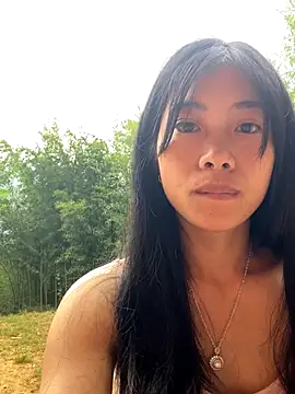 Snapshot of EmLy02 chatting on October 2025 11:59:02 PM EmLy02 online show from October 2025 11:59:02 PM