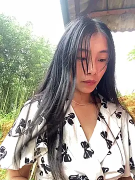 Snapshot of EmLy02 chatting on October 2025 01:06:01 AM EmLy02 online show from October 2025 01:06:01 AM