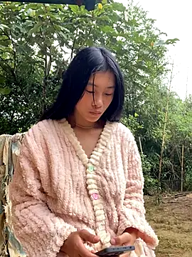 Snapshot of EmLy02 chatting on October 2025 01:00:02 AM EmLy02 online show from October 2025 01:00:02 AM