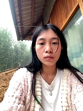 Snapshot of EmLy02 chatting on November 2025 12:40:02 PM EmLy02 online show from November 2025 12:40:02 PM