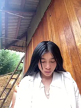 Snapshot of EmLy02 chatting on November 2025 01:27:01 AM EmLy02 online show from November 2025 01:27:01 AM