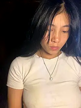 Snapshot of EmLy02 chatting on November 2025 11:21:02 AM EmLy02 online show from November 2025 11:21:02 AM