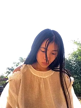 Snapshot of EmLy02 chatting on November 2025 01:33:02 AM EmLy02 online show from November 2025 01:33:02 AM