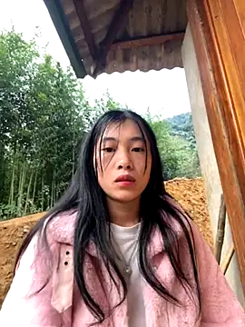 Snapshot of EmLy02 chatting on November 2025 11:43:02 PM EmLy02 online show from November 2025 11:43:02 PM