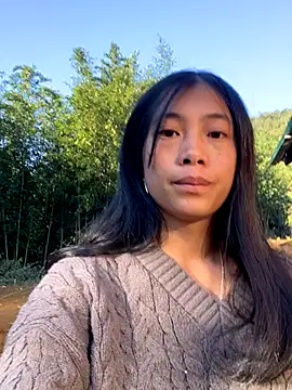 Snapshot of EmLy02 chatting on November 2025 12:24:01 AM EmLy02 online show from November 2025 12:24:01 AM