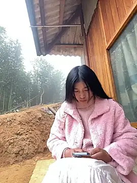 Snapshot of EmLy02 chatting on December 2025 01:04:02 AM EmLy02 online show from December 2025 01:04:02 AM