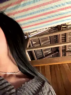 Snapshot of EmLy02 chatting on January 2026 01:44:01 AM EmLy02 online show from January 2026 01:44:01 AM