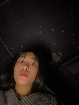 Snapshot of EmLy02 chatting on March 2026 01:24:02 AM EmLy02 online show from March 2026 01:24:02 AM