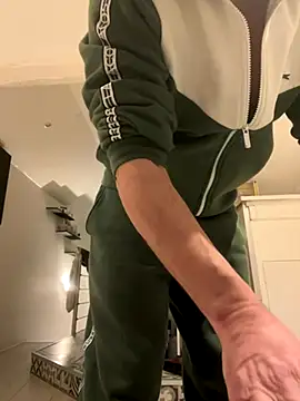 Snapshot of AZOPMOB18999 chatting on December 2025 07:56:02 PM AZOPMOB18999 online show from December 2025 07:56:02 PM