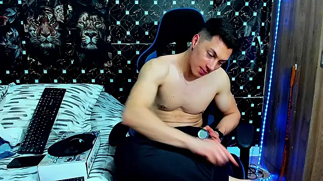 javiersexymann online show from July 2026 04:16:01 AM