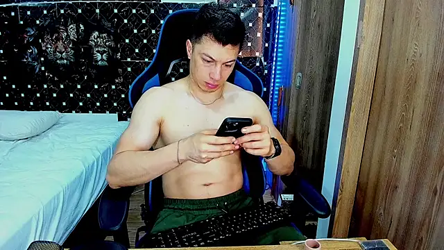 javiersexymann online show from July 2026 04:36:01 PM