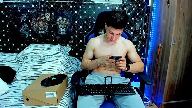 javiersexymann online show from August 2026 06:12:01 AM