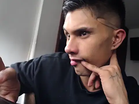 Manuel99boy online show from September 2025 01:05:01 PM