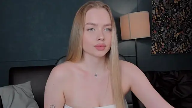 AvroraGoldie online show from September 2025 12:20:01 PM