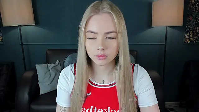 AvroraGoldie online show from October 2025 10:29:01 AM