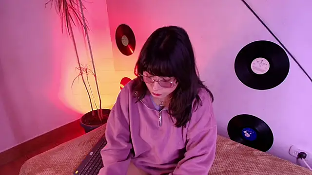 kitty malach online show from May 2026 03:12:01 AM