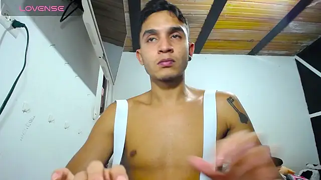 Angel latinboy online show from March 2025 09:11:02 PM