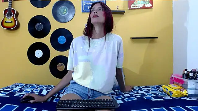 Snapshot of skinnyverus18 chatting on May 2026 07:19:01 PM skinnyverus18 online show from May 2026 07:19:01 PM
