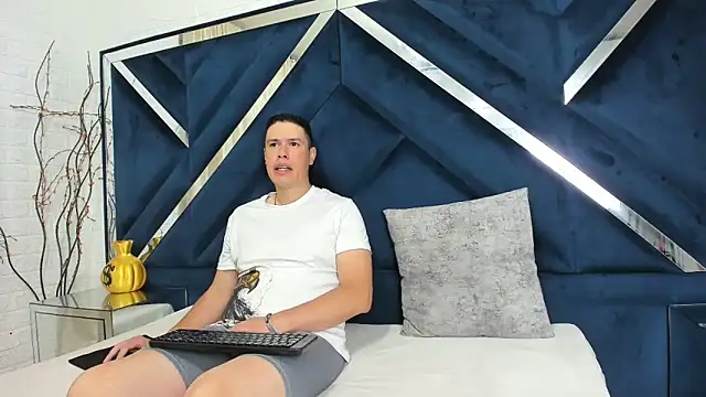 Snapshot of CandyandSteven chatting on September 2025 02:39:02 AM CandyandSteven online show from September 2025 02:39:02 AM