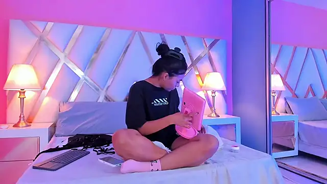 Snapshot of JadeeKhan chatting on October 2025 09:01:01 PM JadeeKhan online show from October 2025 09:01:01 PM