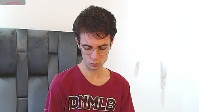 Snapshot of VIKTORNOIR chatting on September 2025 09:38:01 PM VIKTORNOIR online show from September 2025 09:38:01 PM