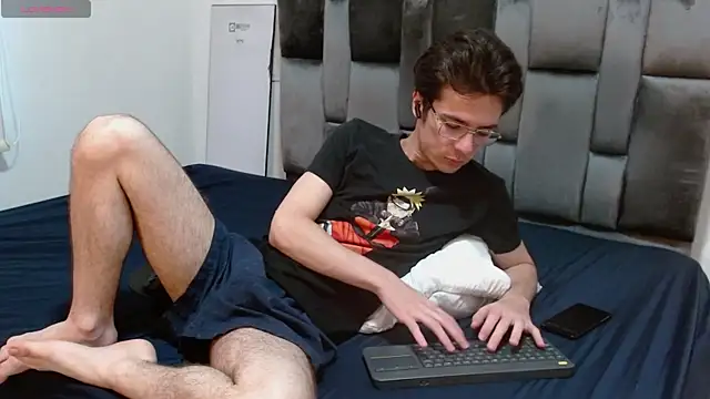 Snapshot of VIKTORNOIR chatting on September 2025 09:17:02 PM VIKTORNOIR online show from September 2025 09:17:02 PM