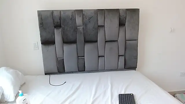 Snapshot of VIKTORNOIR chatting on October 2025 01:31:02 PM VIKTORNOIR online show from October 2025 01:31:02 PM