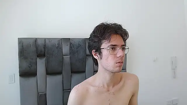 Snapshot of VIKTORNOIR chatting on October 2025 03:57:02 PM VIKTORNOIR online show from October 2025 03:57:02 PM