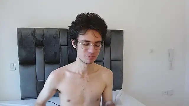 Snapshot of VIKTORNOIR chatting on October 2025 06:39:02 PM VIKTORNOIR online show from October 2025 06:39:02 PM