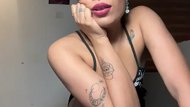 LucytheDevilQueen online show from June 2026 05:12:01 AM