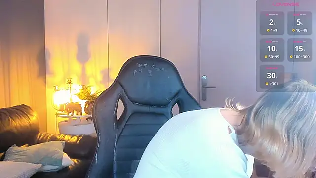 Amanda Butlerr online show from October 2025 09:41:01 AM