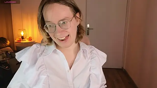 Amanda Butlerr online show from May 2026 12:20:01 PM