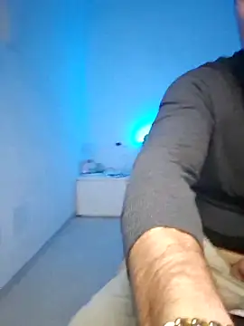 Snapshot of mrlyuis chatting on January 2026 05:27:02 PM mrlyuis online show from January 2026 05:27:02 PM