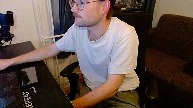 Snapshot of ChefDeLust chatting on November 2025 05:46:02 PM ChefDeLust online show from November 2025 05:46:02 PM