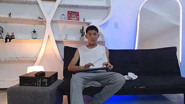 BEAUTY BOYS1 online show from November 2025 07:08:02 AM