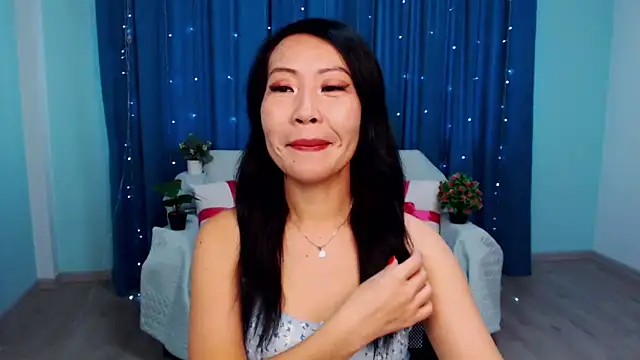 LiaPak online show from September 2025 12:57:02 AM