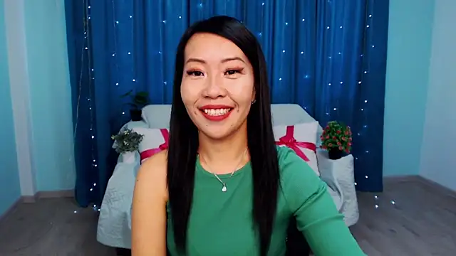 LiaPak online show from October 2025 01:13:02 AM