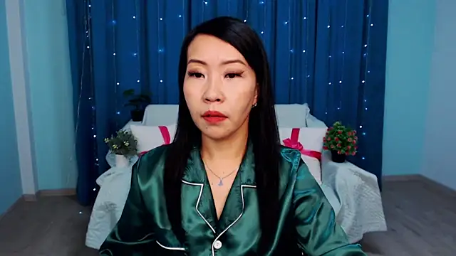 LiaPak online show from October 2025 12:56:02 AM