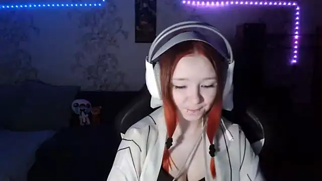 PansyBorriello online show from September 2025 03:12:01 PM