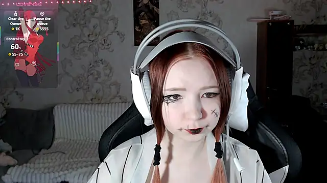 PansyBorriello online show from October 2025 04:08:02 PM