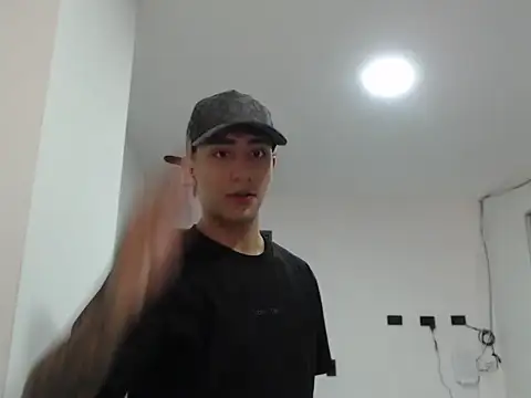 Snapshot of cash_masters777 chatting on November 2025 01:01:02 PM cash masters777 online show from November 2025 01:01:02 PM