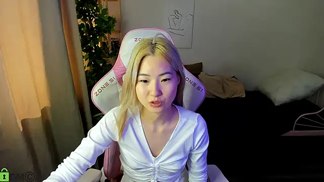 Snapshot of Aisi_18 chatting on September 2025 06:50:02 AM Aisi 18 online show from September 2025 06:50:02 AM