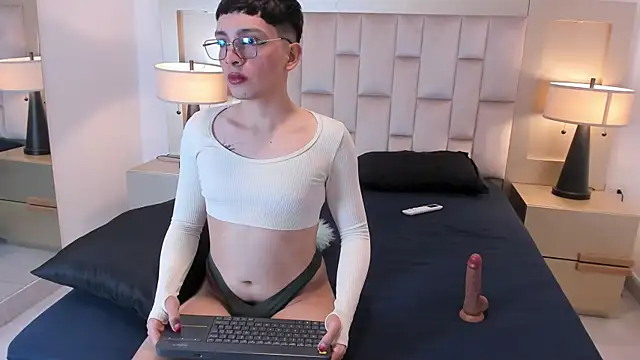 Snapshot of LiamHeat chatting on October 2025 06:01:02 AM LiamHeat online show from October 2025 06:01:02 AM